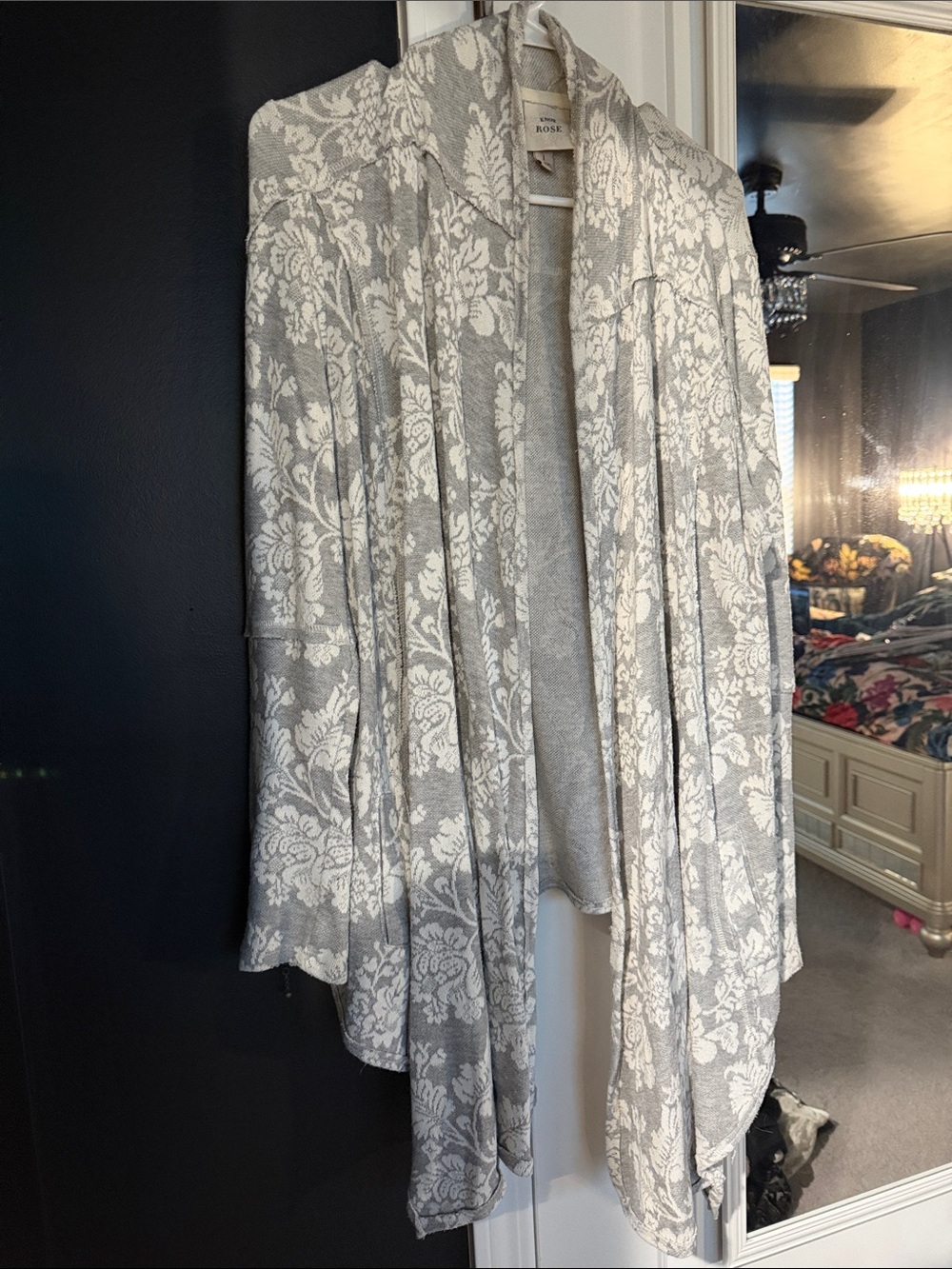 Knox Rose Gray and White Floral Open-Front Cardigan